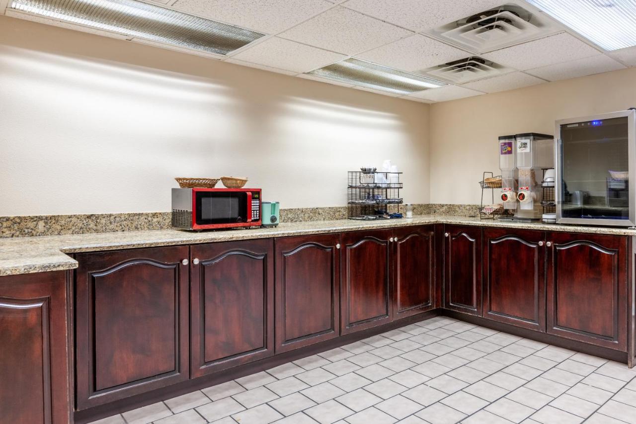 Red Roof Inn Fayetteville I-95 Екстериор снимка