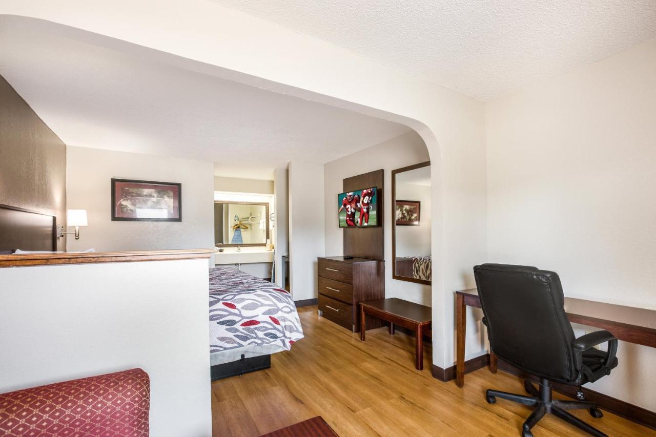 Red Roof Inn Fayetteville I-95 Екстериор снимка